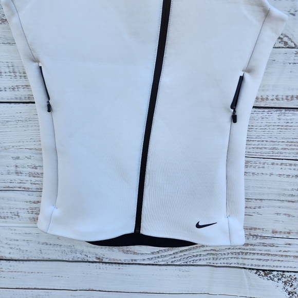 Nike women's Therma fit sphere vest size XS - Picture 4 of 12